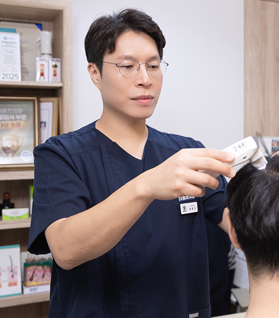 더원츠의원 윤종진 원장 진료 모습